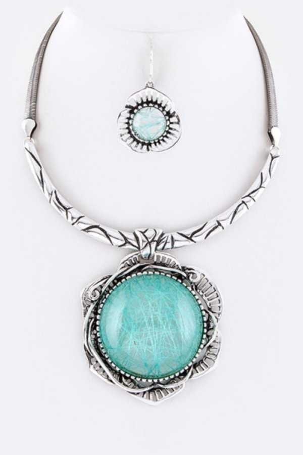 Jumbo Ornate Medalion Collar Necklace Set - SASHAY COUTURE BOUTIQUE